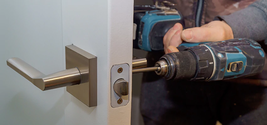 Broken Door Handle Lock Repair in Gainesville, Florida